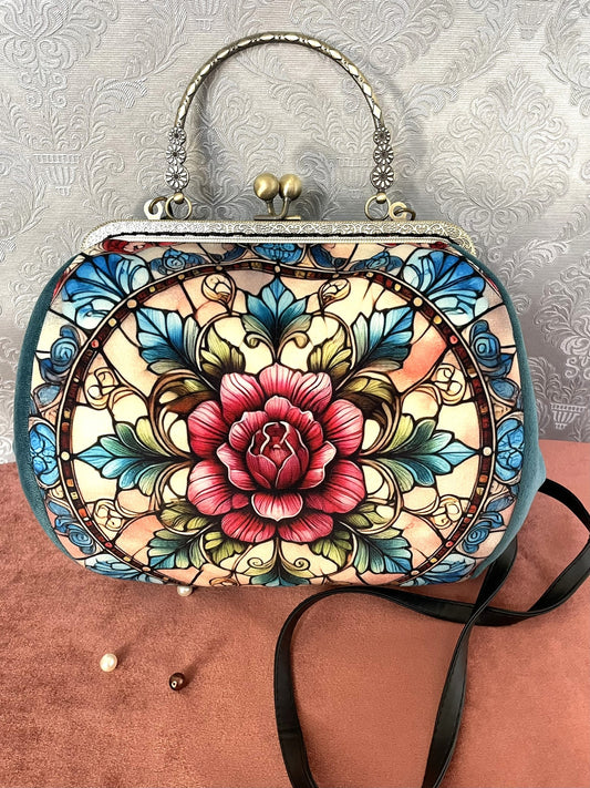 Sac retro a fermoir effet bronze en velours bleu canard illustration rosace vitrail Le Comptoir de Suzanne