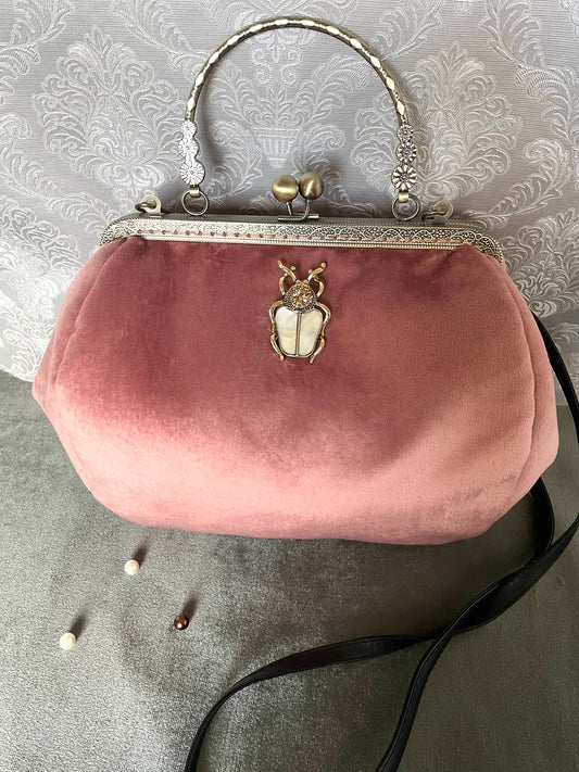 Sac à main rétro velours vieux rose bijou scarabée